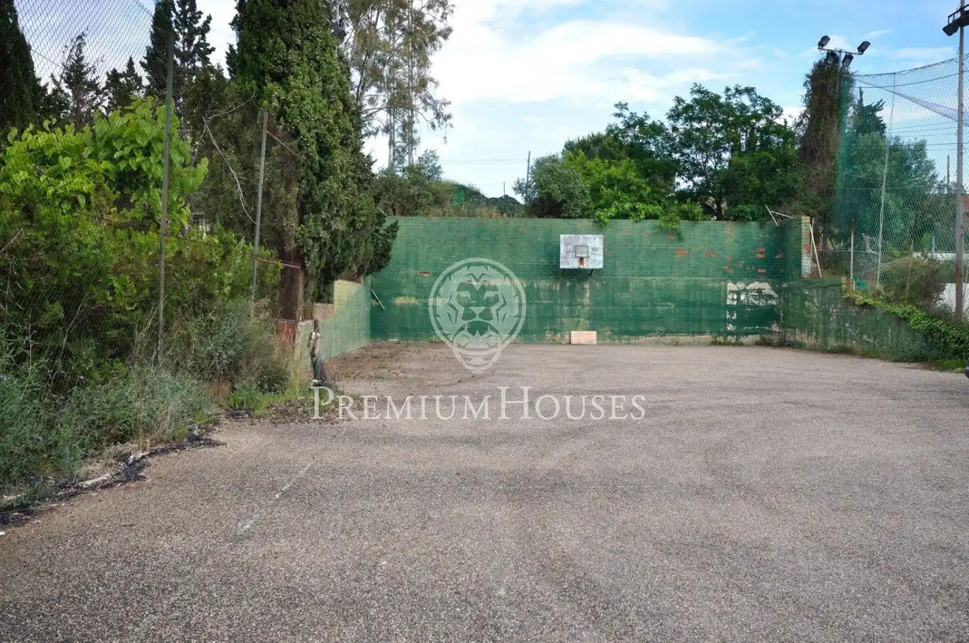Houses for sale in Tiana