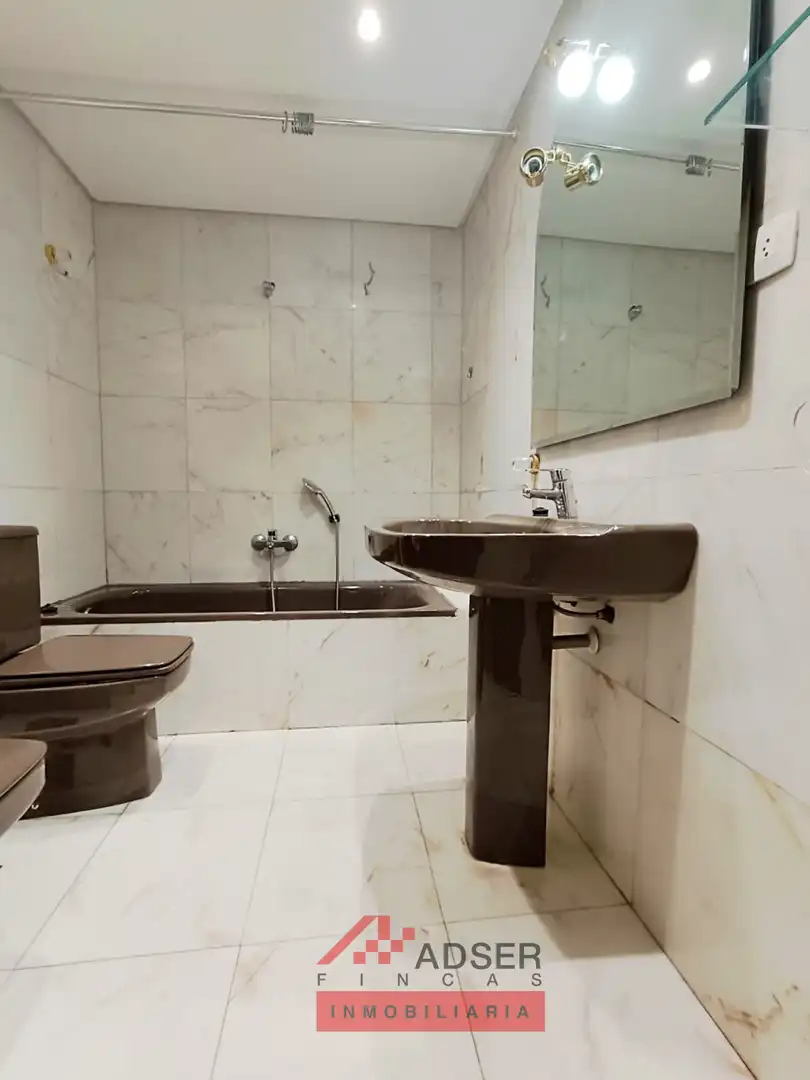 Baño de Piso de alquiler en  Logroño con Calefacción, Parquet y Terraza