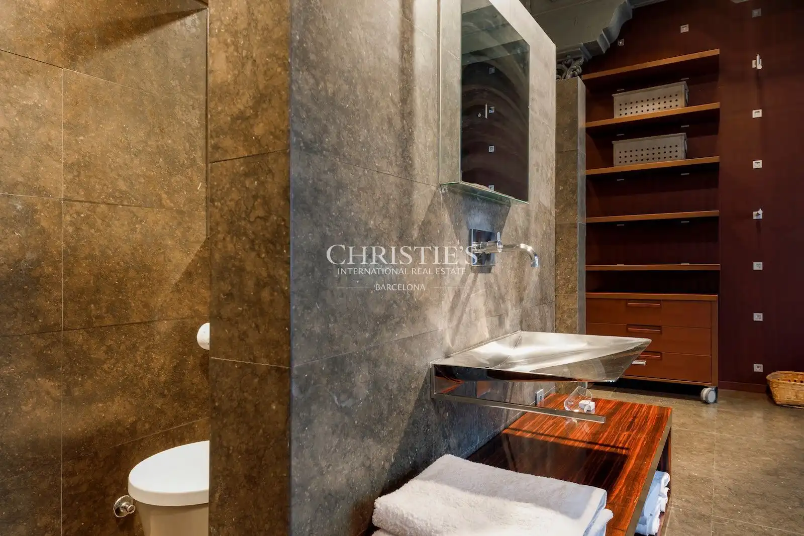 Badezimmer von Dachboden zur Miete in Eixample