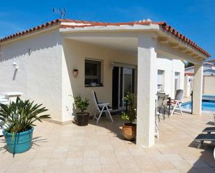 Exterior view of House or chalet for sale in Empuriabrava  with Air Conditioner, Private garden and Terrace