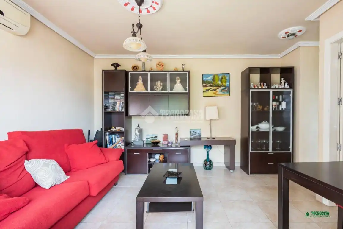 Sala de estar de Piso en venta en Almería con Amueblado