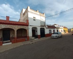 Vista exterior de Casa adosada en venda en Tocina