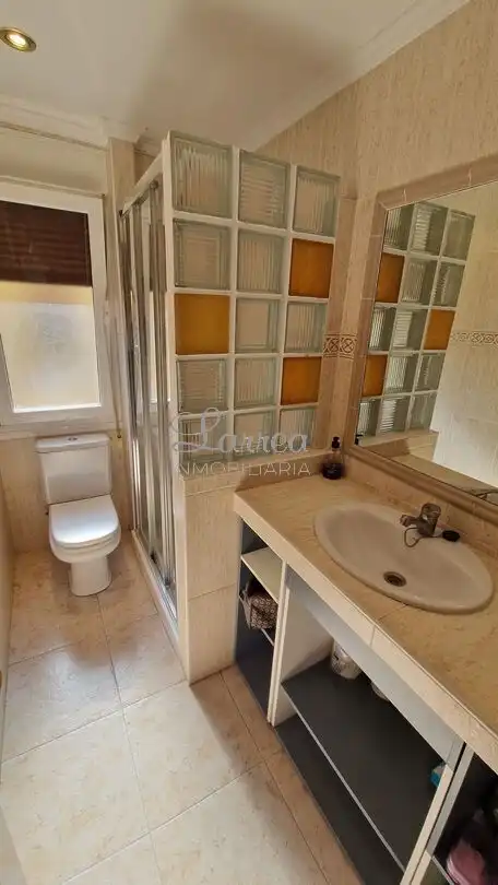 Baño de Piso en venta en Lemoa con Calefacción, Trastero y Amueblado