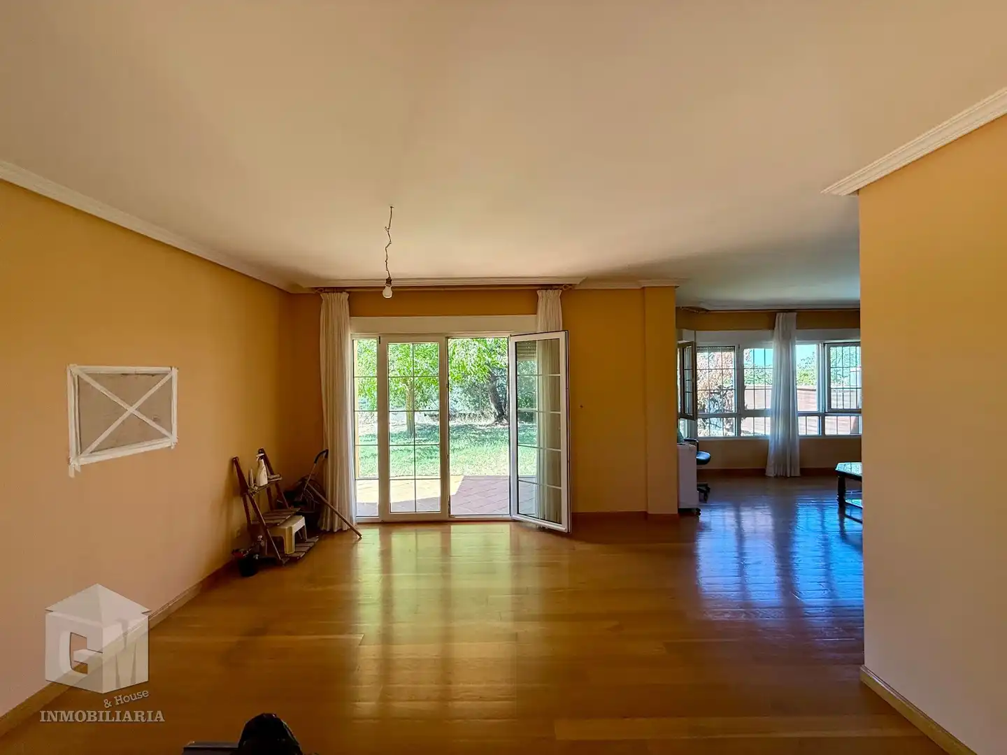 Sala d'estar de Casa o xalet en venda en Villaviciosa de Odón amb Aire condicionat, Calefacció i Jardí privat