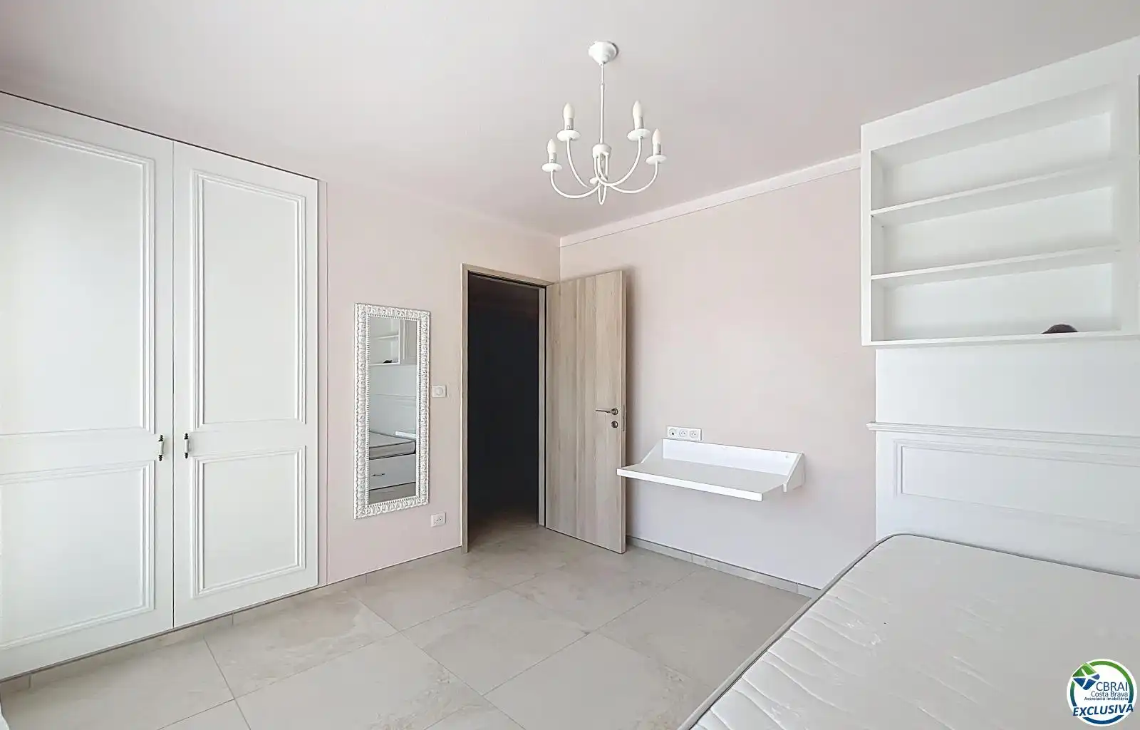 Dormitori de Casa o xalet en venda en Empuriabrava amb Aire condicionat i Jardí privat