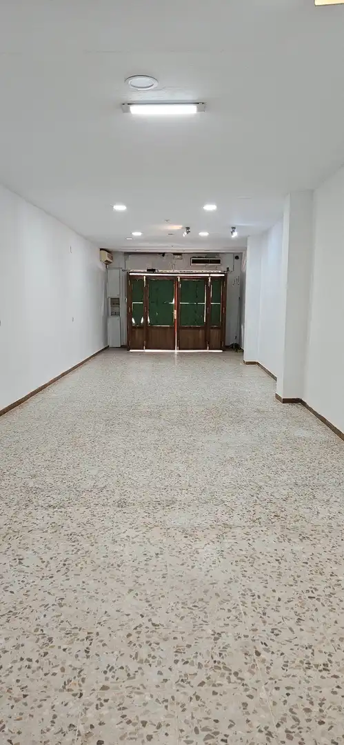 Local comercial en venda a Núcleo urbano, imagen 3