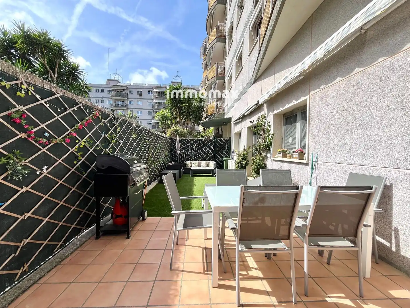 Vista exterior de Pis en venda en Castelldefels amb Aire condicionat, Calefacció i Jardí privat