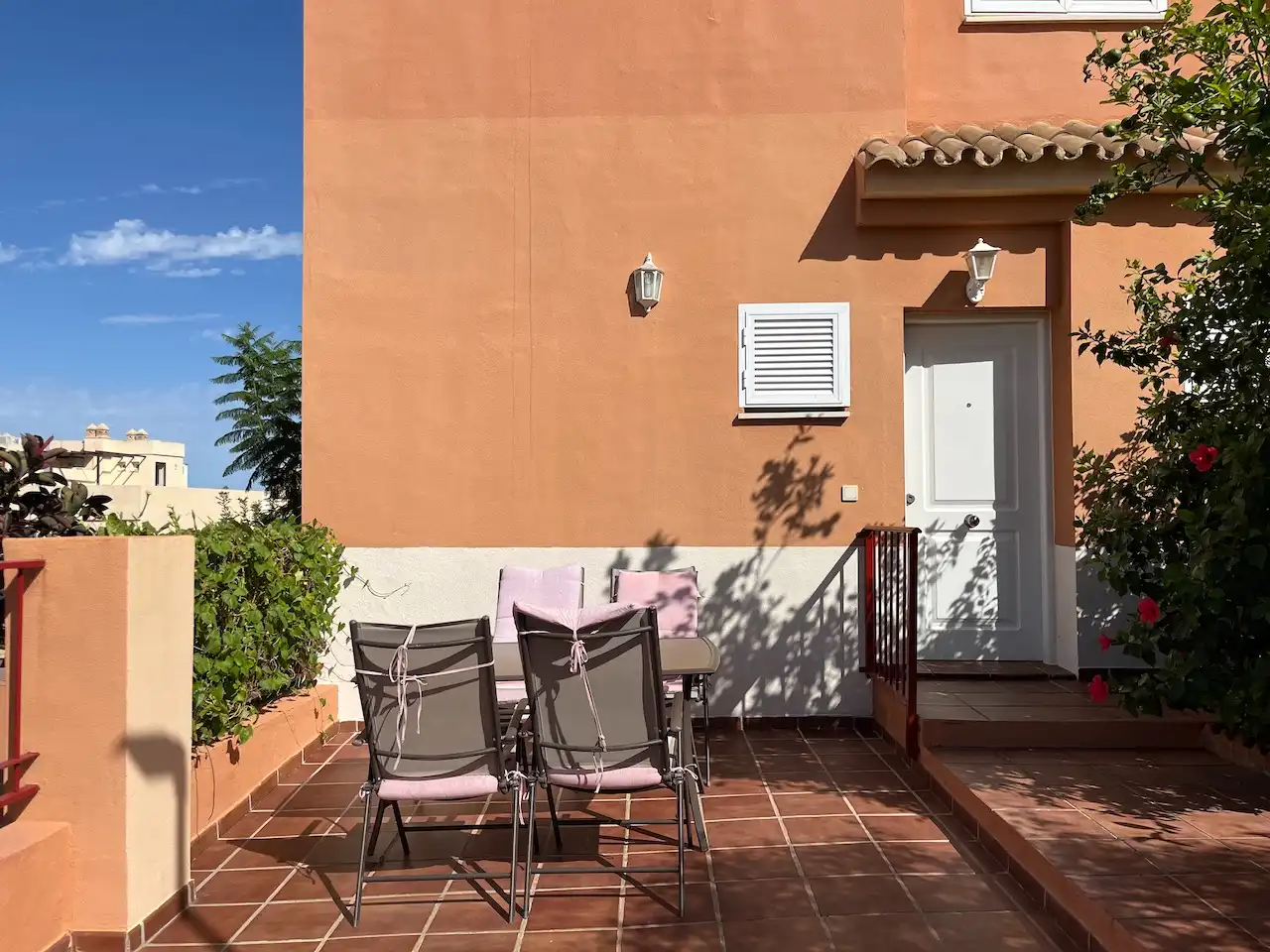 Terraza de Casa adosada en venta en Vélez-Málaga con Aire acondicionado, Calefacción y Jardín privado
