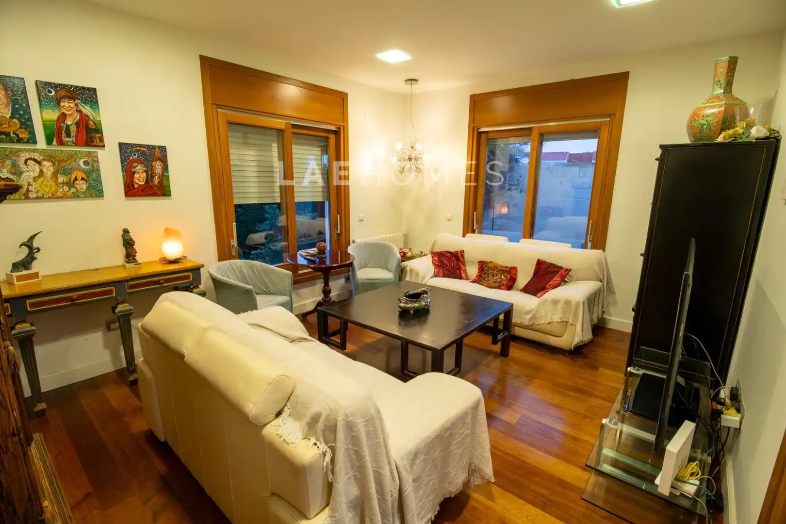 Sala de estar de Casa o chalet en venta en Mairena del Aljarafe con Aire acondicionado, Calefacción y Jardín privado