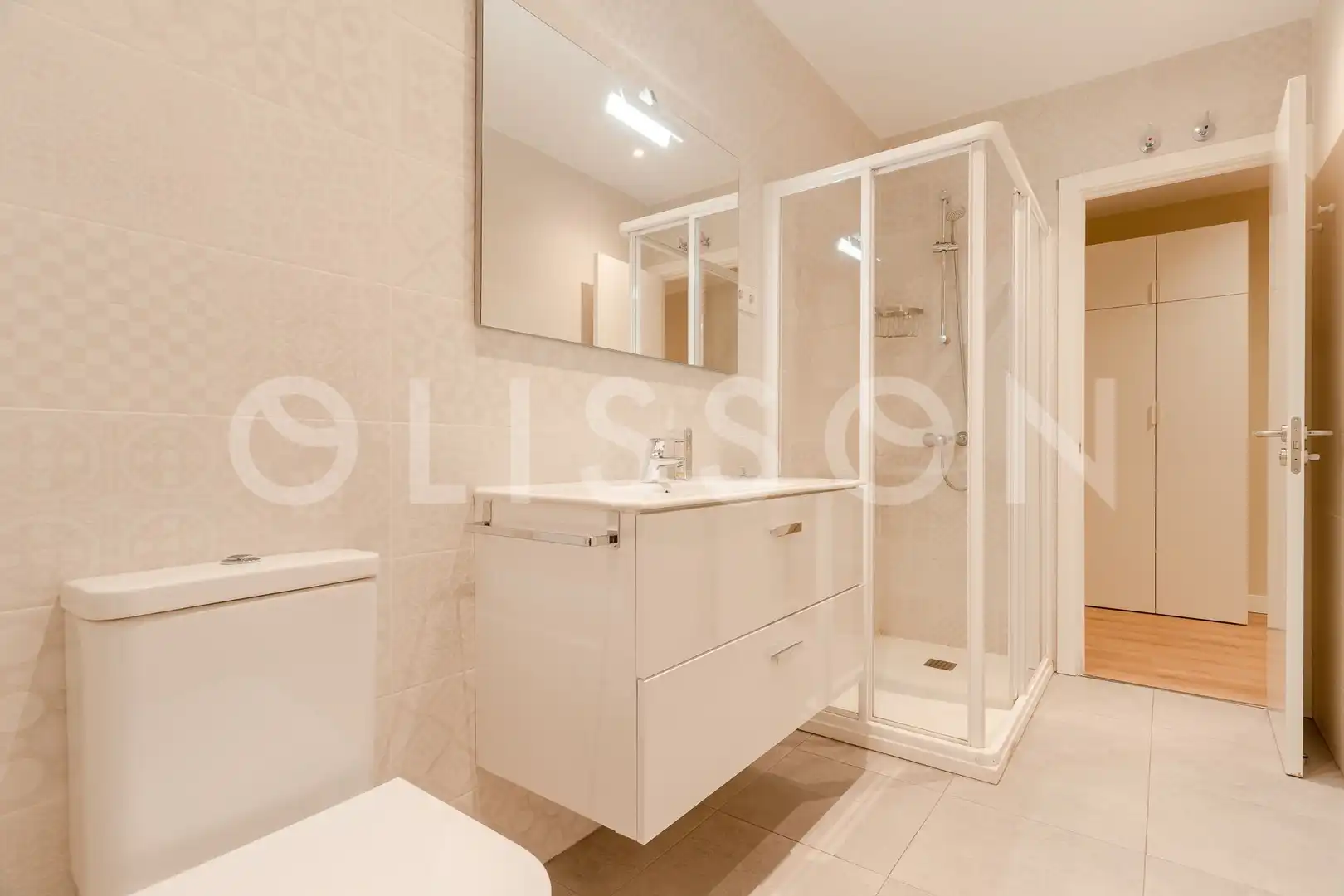 Baño de Piso en venta en Madrid con Calefacción, Terraza y Trastero