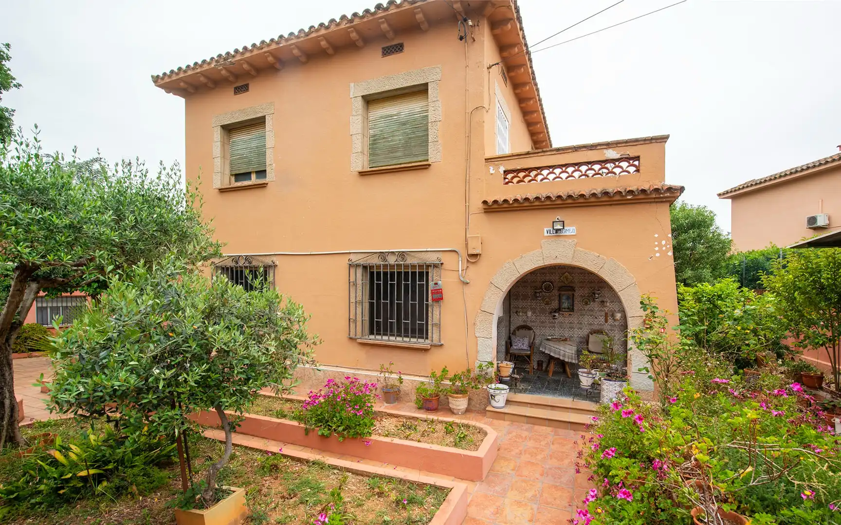 Außenansicht von Haus oder Chalet zum Verkauf in Sant Boi de Llobregat mit Privatgarten und Terrasse
