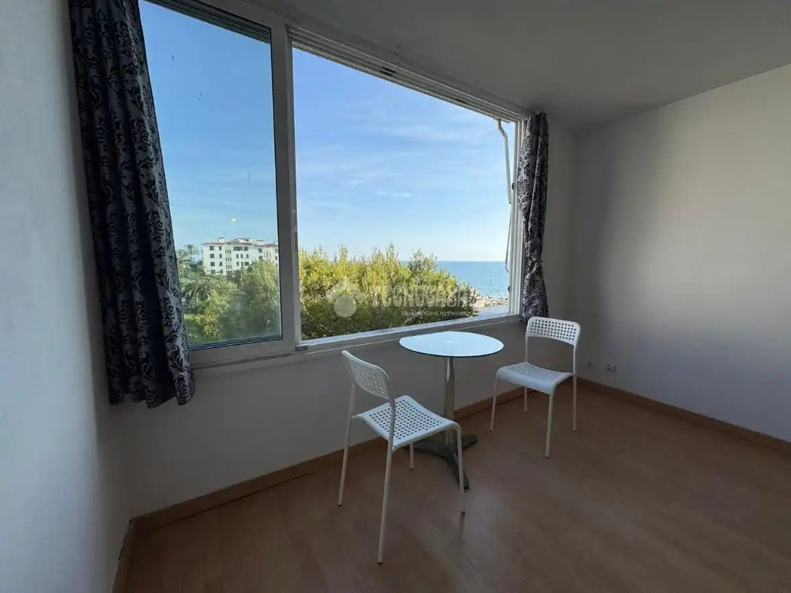 Dormitori de Estudi en venda en Sitges amb Traster i Piscina comunitària