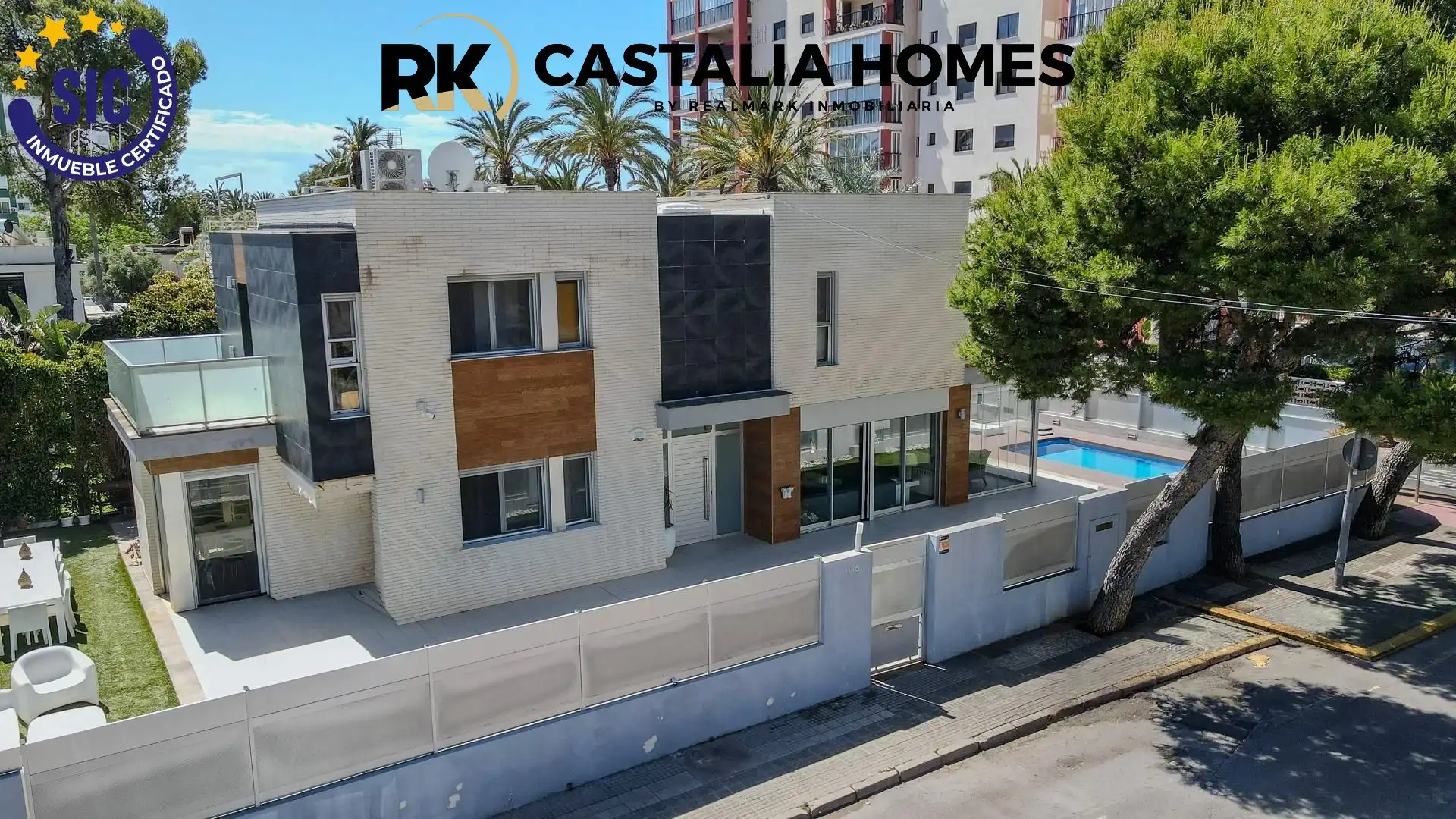 Vista exterior de Casa o xalet en venda en Benicasim / Benicàssim amb Aire condicionat, Calefacció i Jardí privat