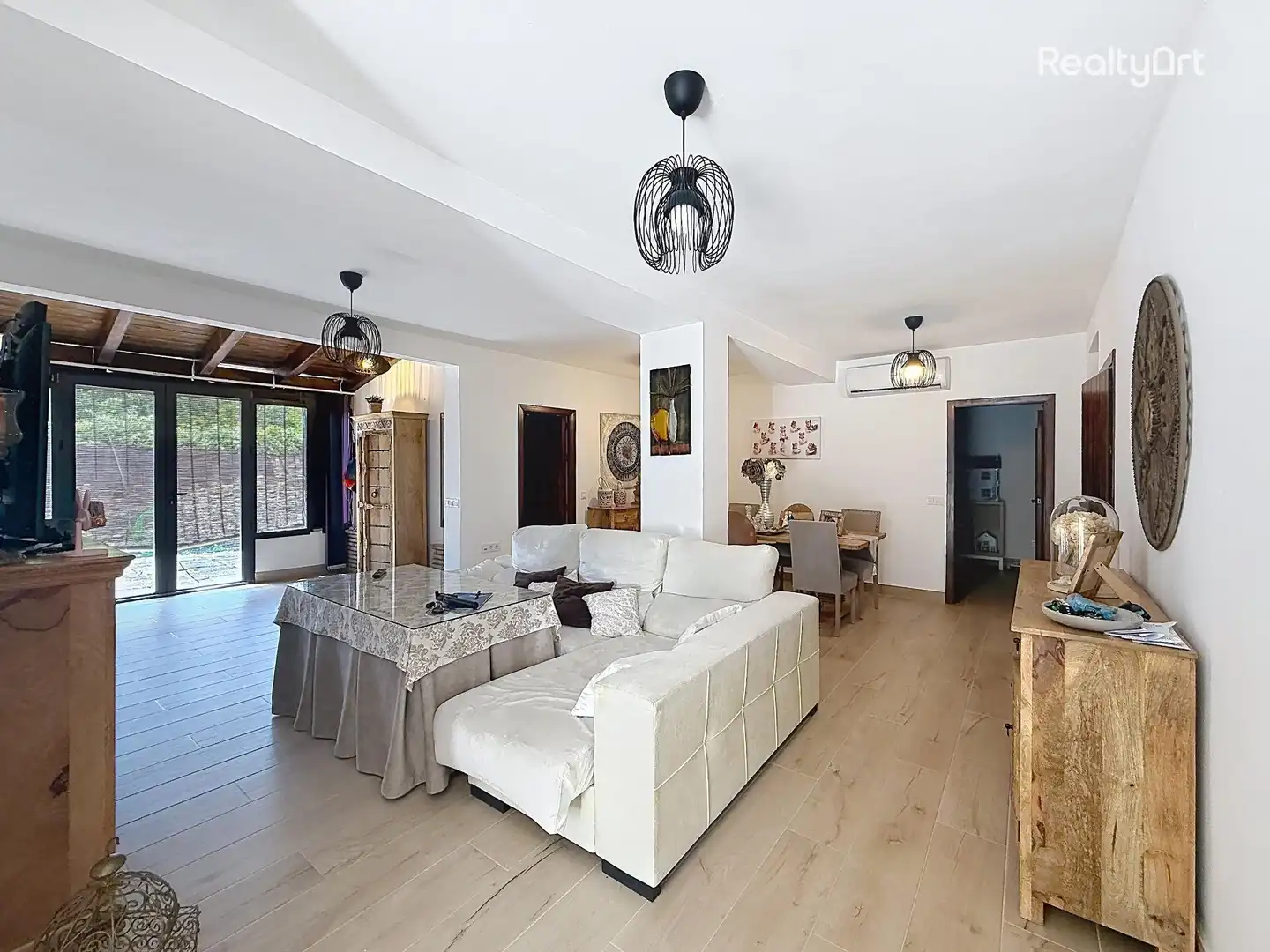 Living room of Detached homes for sale in Sanlúcar la Mayor  with Air Conditioner, Private garden and Alarm