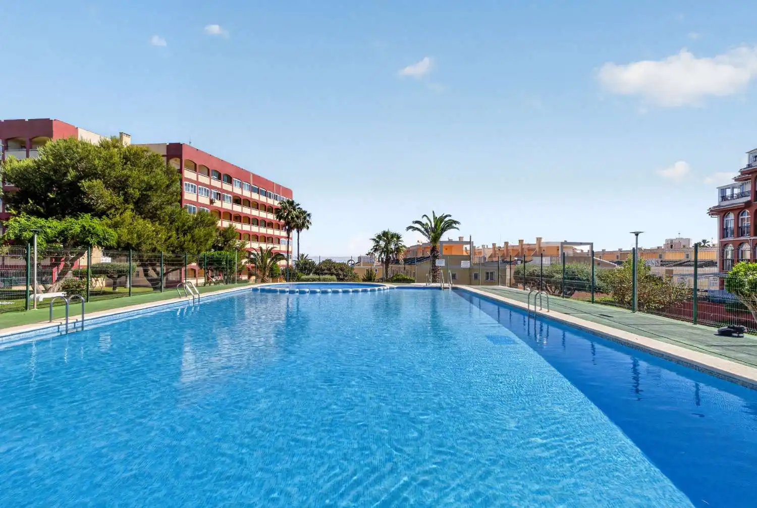 Piscina de Apartamento en venta en Torrevieja con Aire acondicionado, Calefacción y Terraza