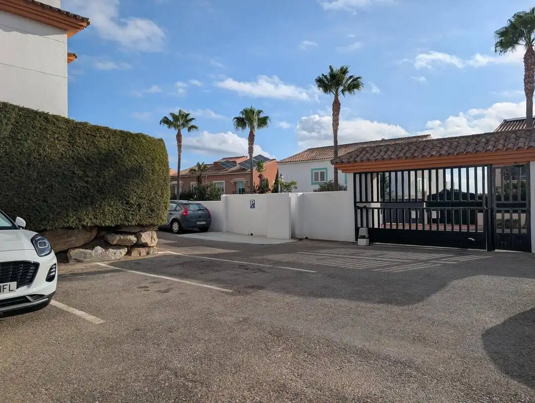 Parkplatz von Wohnung zum Verkauf in La Alcaidesa mit Klimaanlage, Heizung und Terrasse