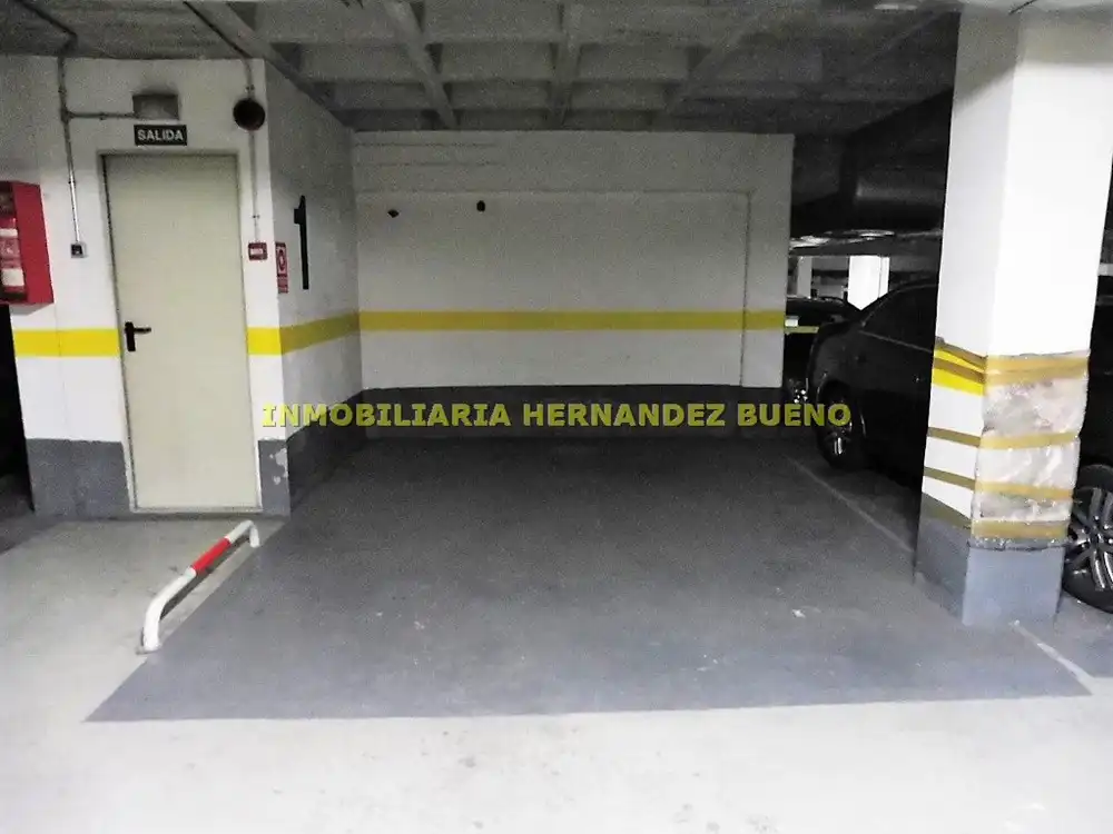 Parking de Piso de alquiler en Salamanca con Calefacción, Amueblado y Balcón
