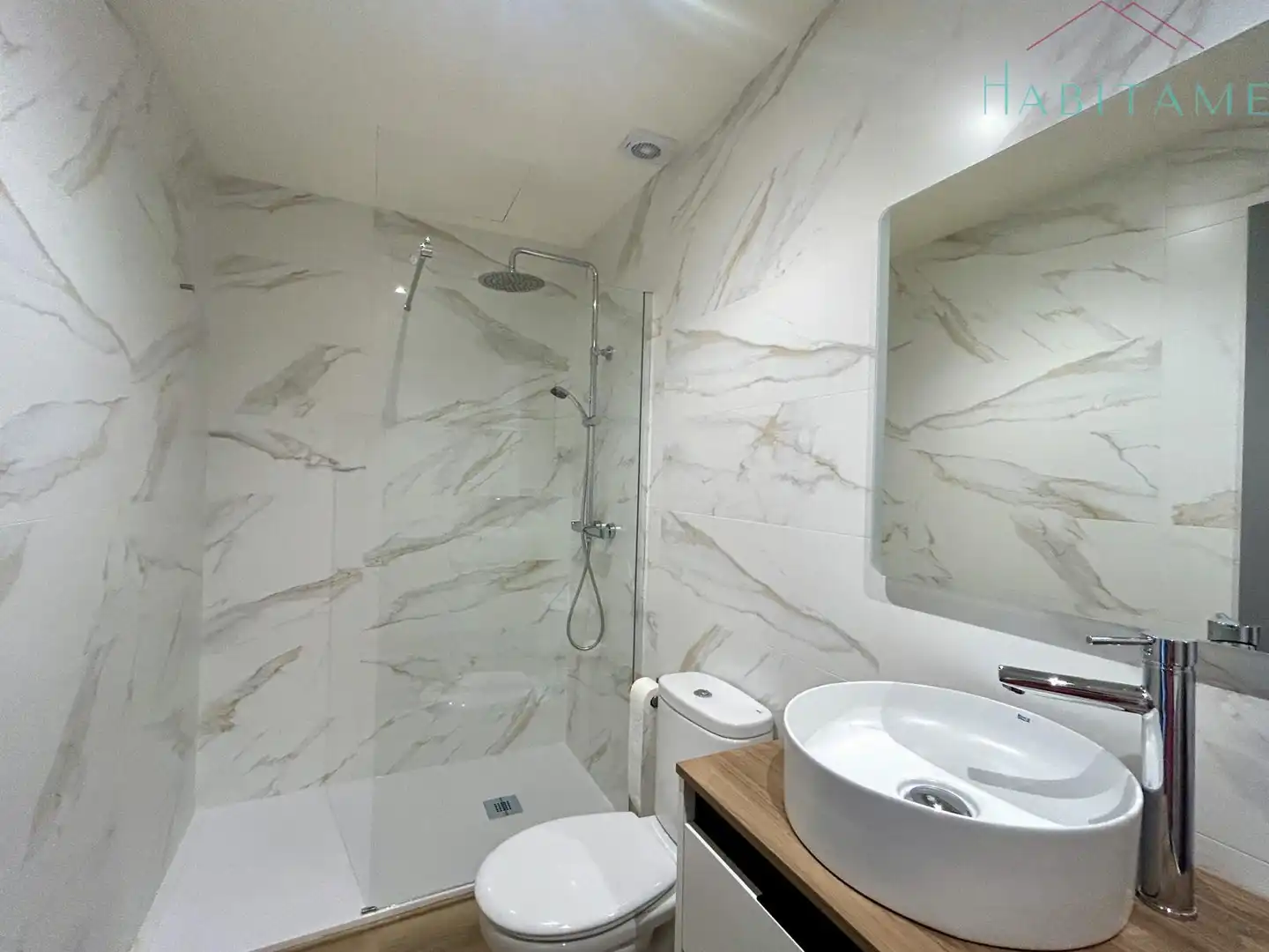 Badezimmer von Wohnung zur Miete in Genil