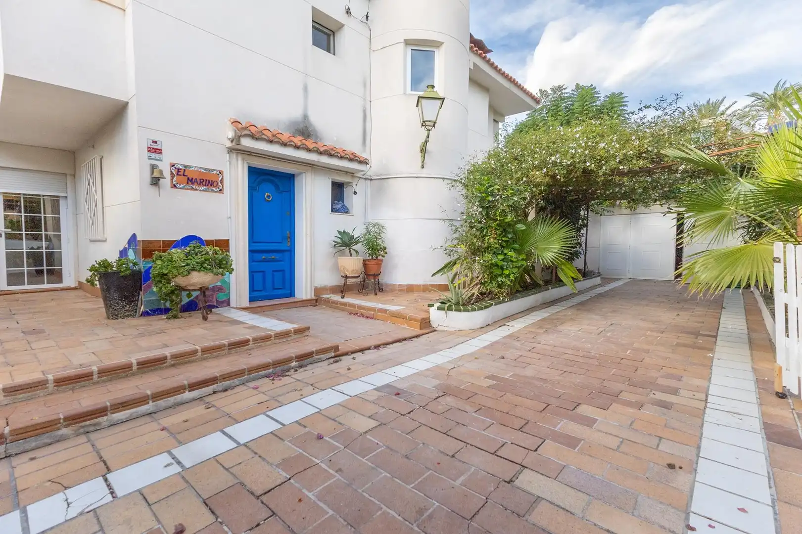 Vista exterior de Casa o xalet en venda en El Campello amb Aire condicionat, Calefacció i Jardí privat