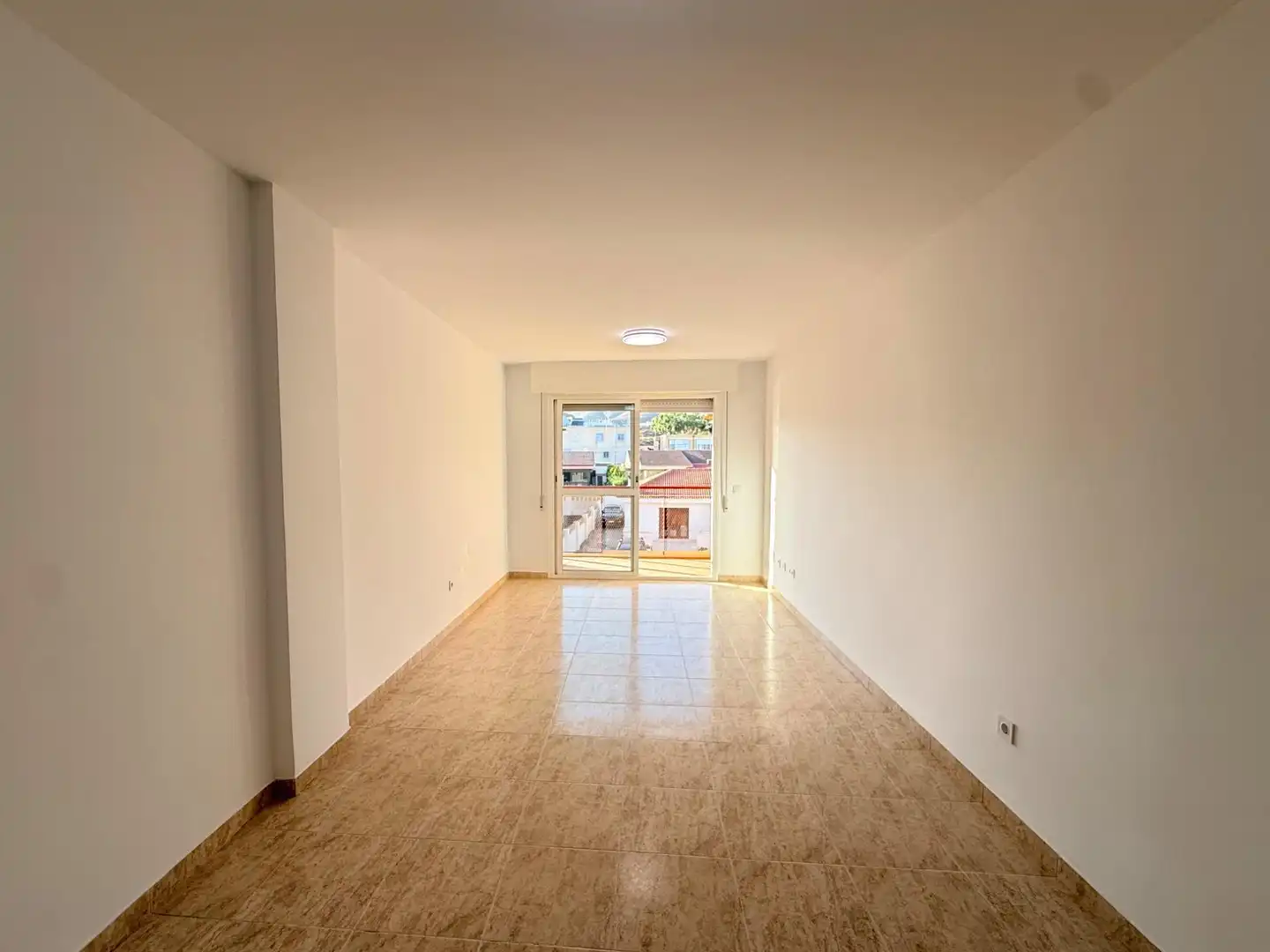 Piso en venta en Roquetas de Mar con Jardín privado, Terraza y Piscina comunitaria