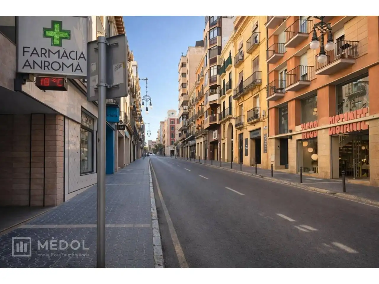 Vista exterior de Local de lloguer en Eixample
