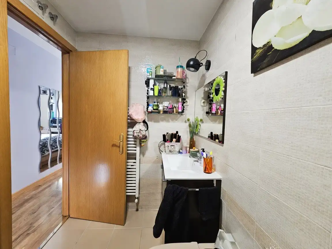 Baño de Piso en venta en Parla con Aire acondicionado, Calefacción y Jardín privado