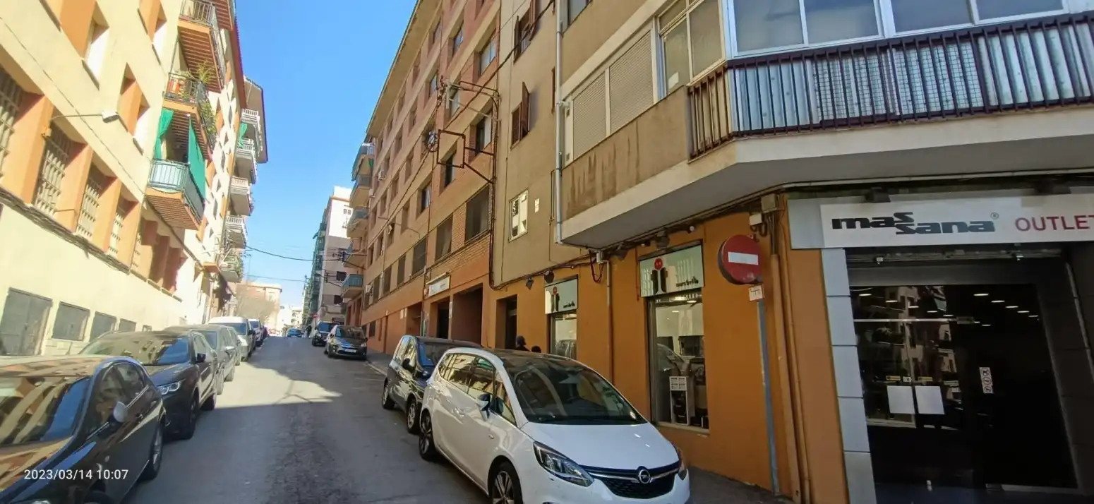 Vista exterior de Local en venda en Mataró