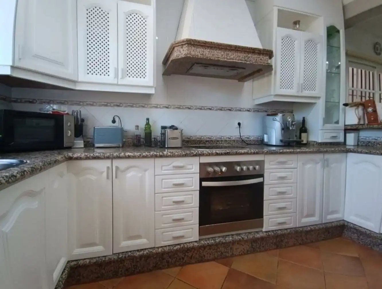Cuina de Casa o xalet en venda en Chiclana de la Frontera amb Aire condicionat, Calefacció i Jardí privat