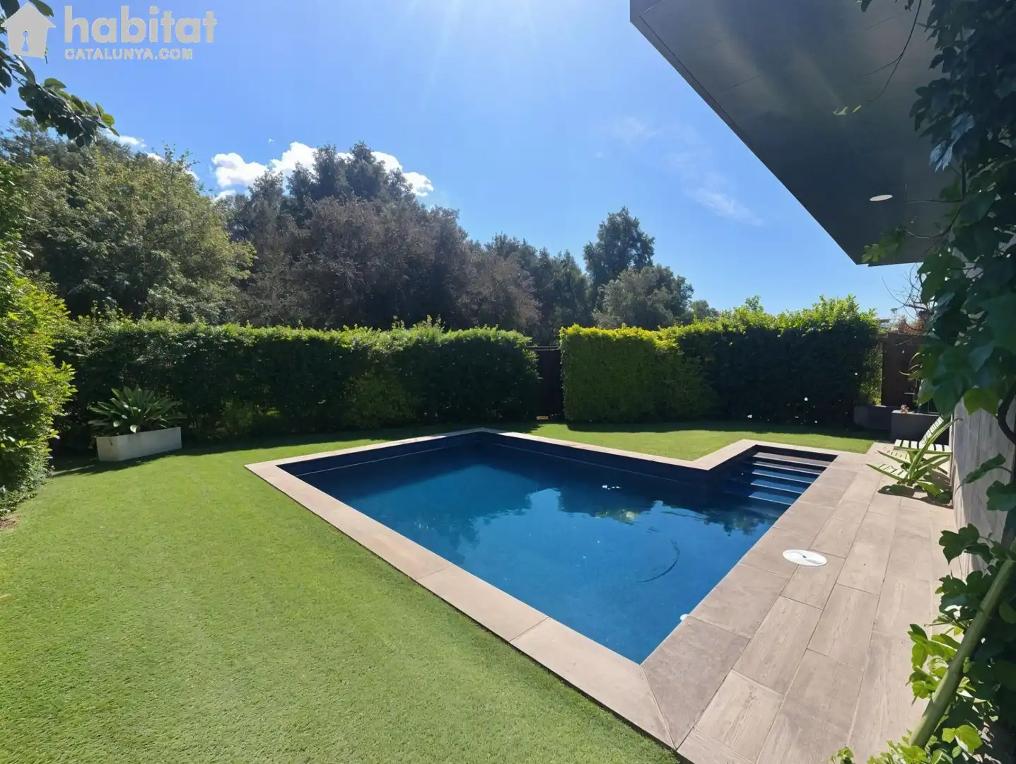 Piscina de Casa o xalet en venda en Sant Esteve Sesrovires amb Aire condicionat, Jardí privat i Terrassa