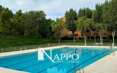 Piscina de Pis en venda en Pozuelo de Alarcón amb Calefacció, Terrassa i Traster