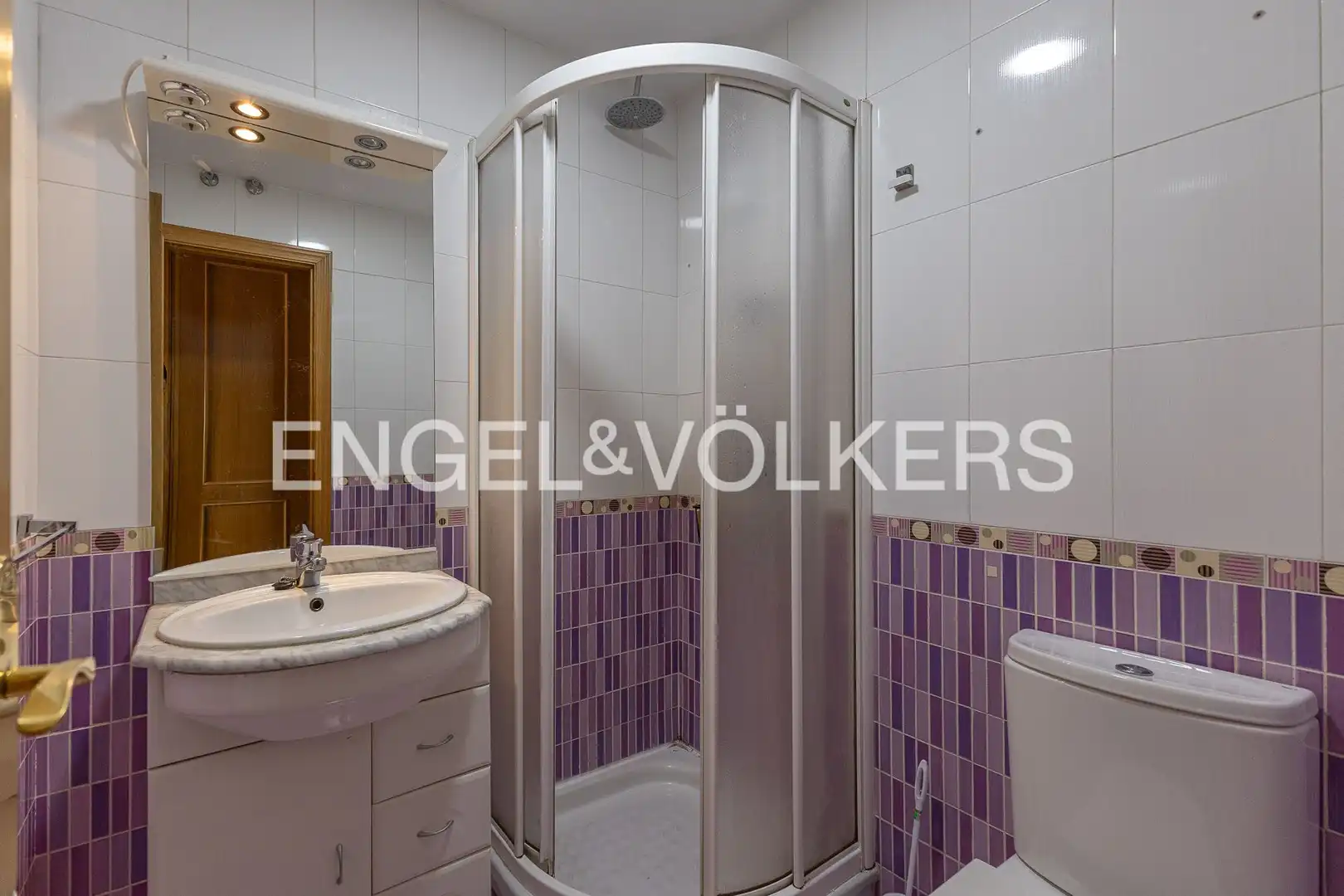 Baño de Piso en venta en Madrid con Aire acondicionado, Calefacción y Amueblado