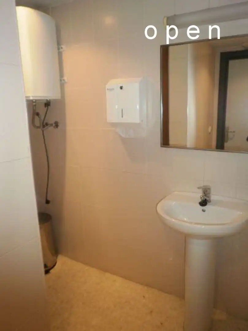 Baño de Oficina de alquiler en Córdoba con Aire acondicionado, Calefacción y Terraza