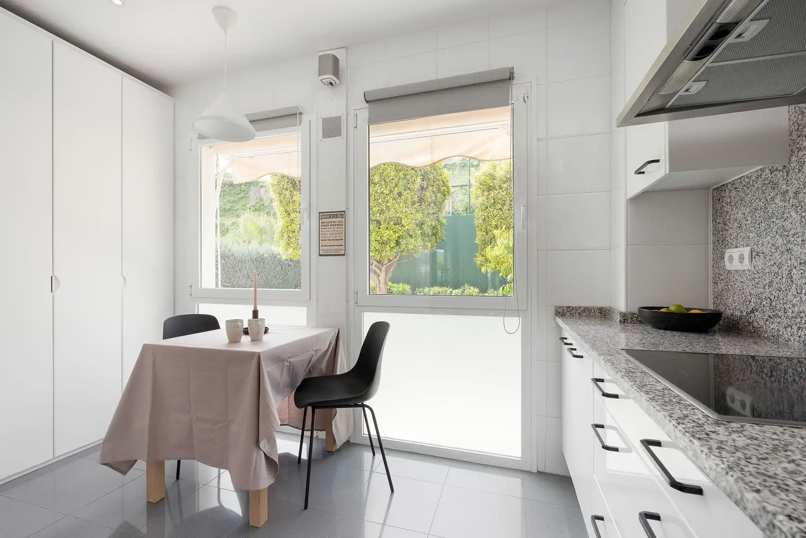 Cocina de Planta baja en venta en Marbella con Aire acondicionado, Calefacción y Jardín privado