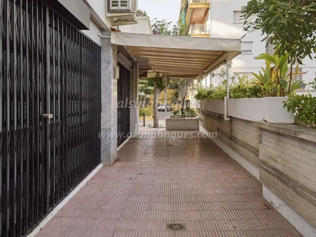 Vista exterior de Local en venta en Lloret de Mar con Aire acondicionado y Amueblado