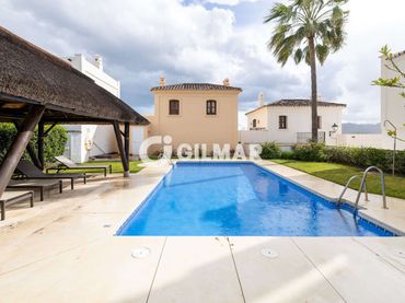 Adossat amb piscina en venda a Montemayor - Marbella Club