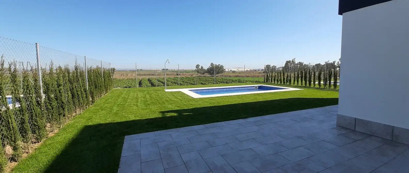 Piscina de Casa o chalet en venta en Alcalá del Río con Calefacción, Jardín privado y Terraza