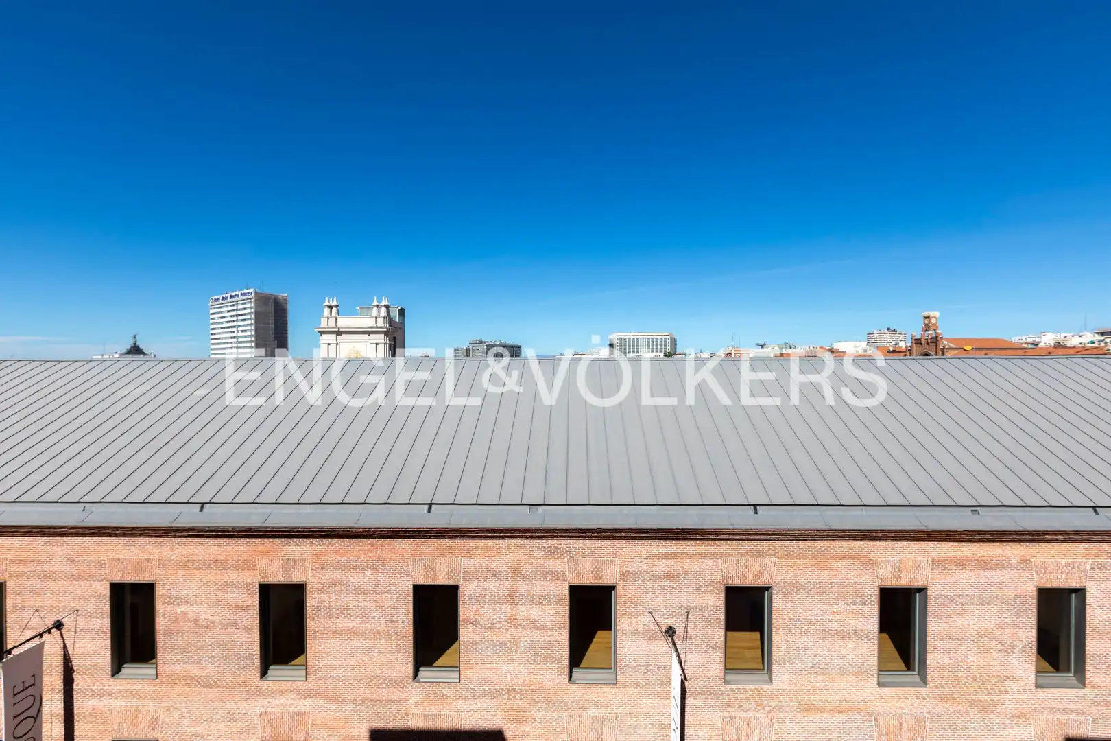 Vista exterior de Àtic en venda en Madrid amb Aire condicionat, Calefacció i Terrassa