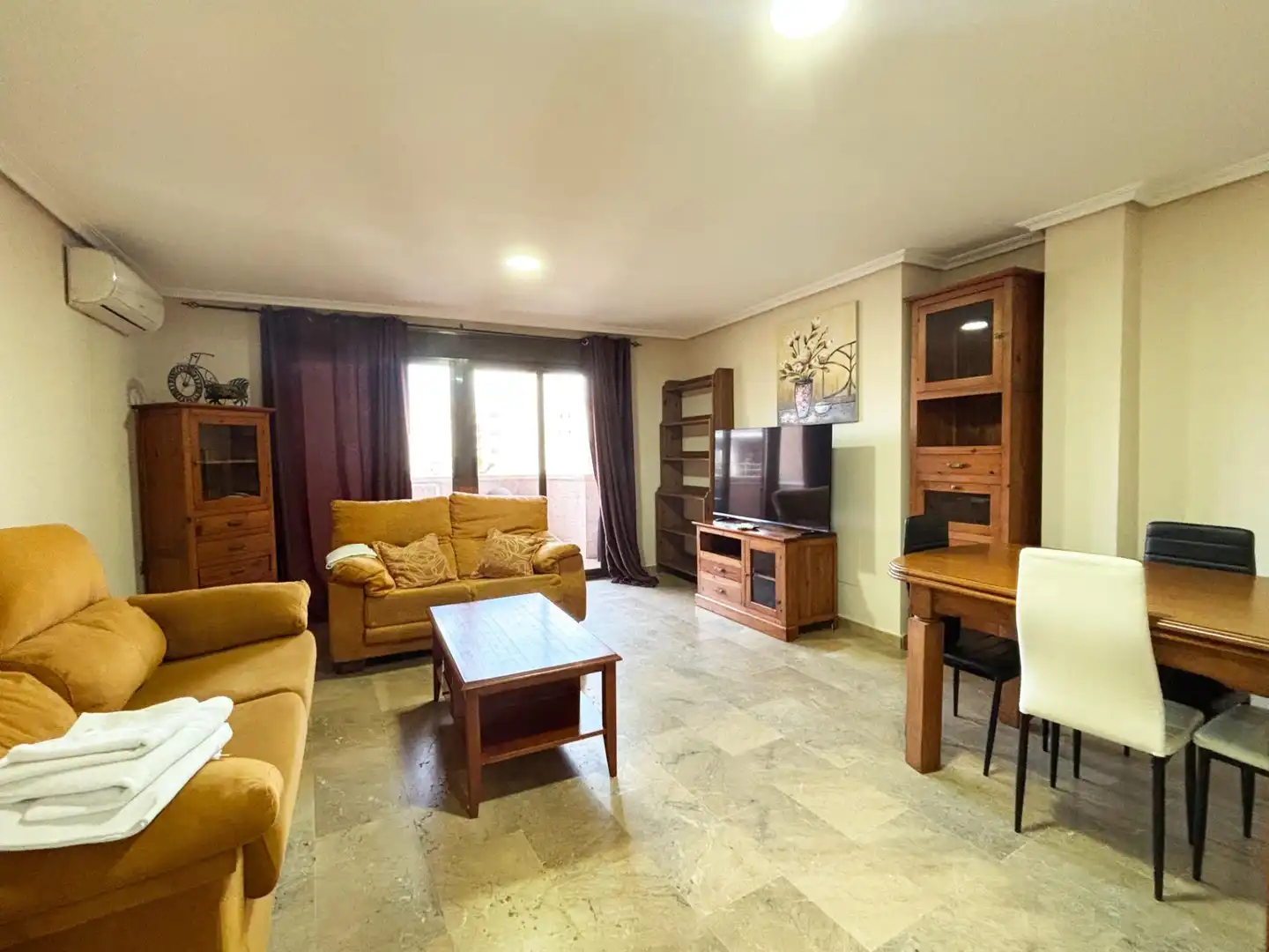 Sala de estar de Piso en venta en Torrevieja con Aire acondicionado, Terraza y Amueblado
