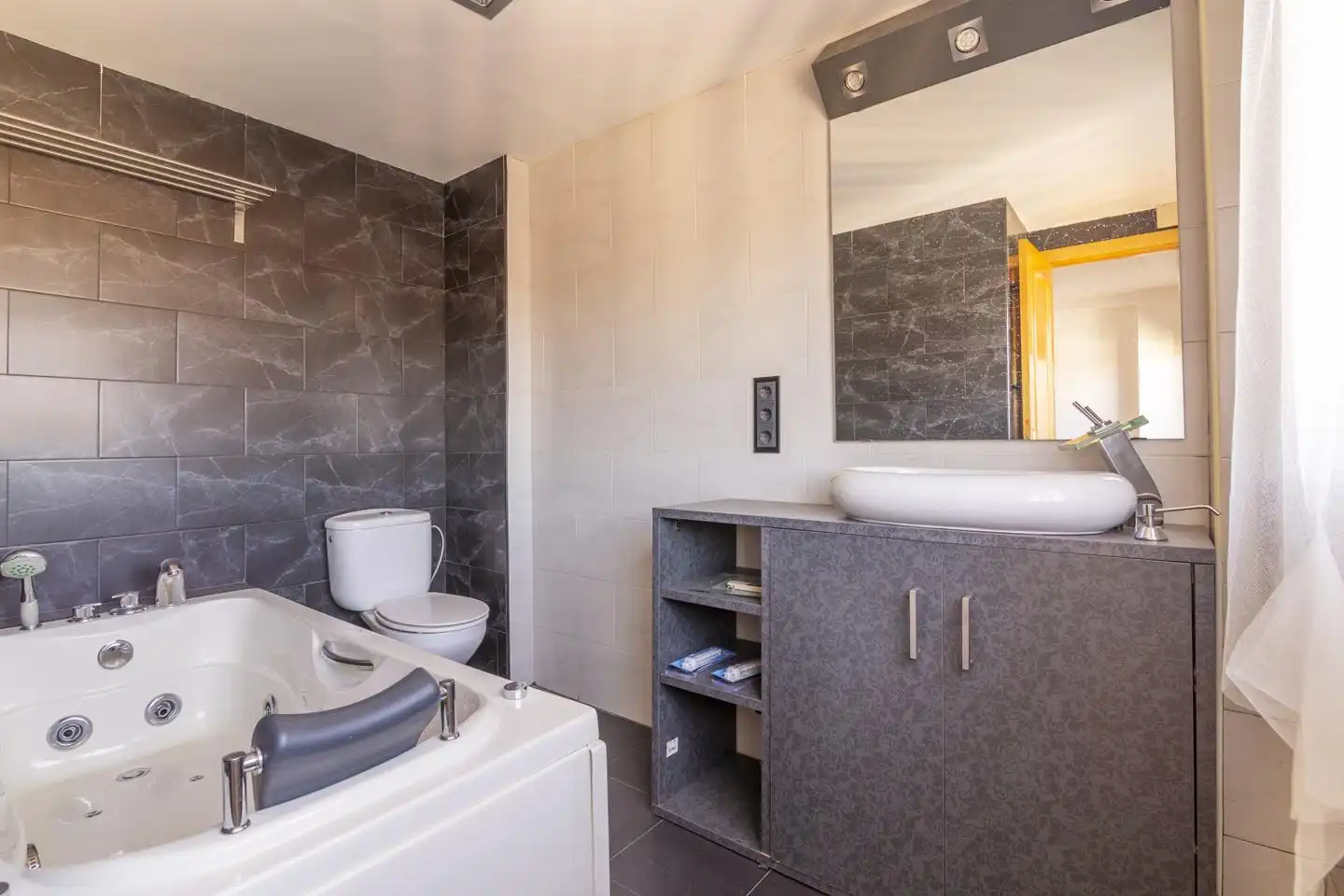 Bathroom of Flat for sale in Alcorcón  with Air Conditioner, Heating and Terrace