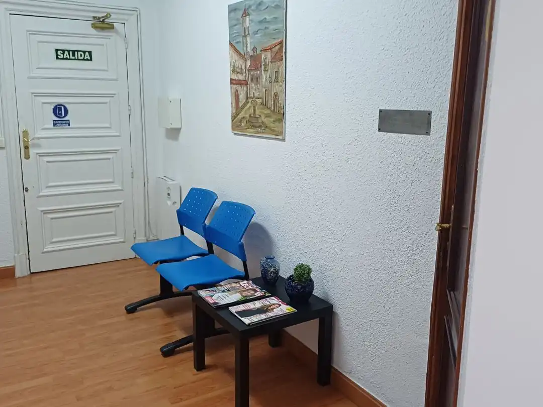 Büro zur Miete in Burgos mit Heizung, Internet und Alarm