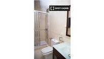 Bathroom of Flat to rent in  Madrid Capital  with Air Conditioner, Heating and Furnished