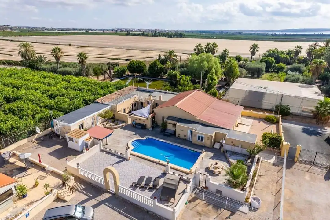 Vista exterior de Finca rústica en venta en Los Montesinos con Piscina