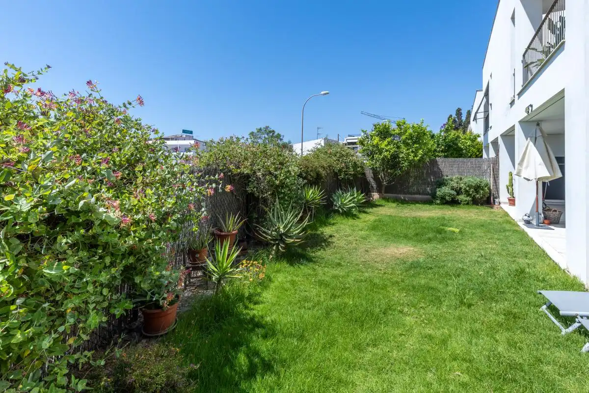 Garten von Erdgeschoss zum Verkauf in Santa Eulària des Riu mit Klimaanlage, Heizung und Schwimmbad