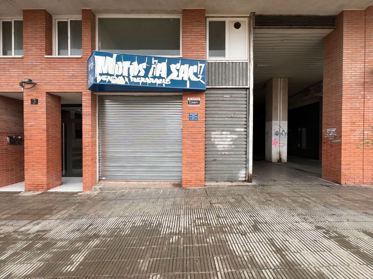 Premises for sale in  Lleida Capital  with Air Conditioner, Heating and Alarm