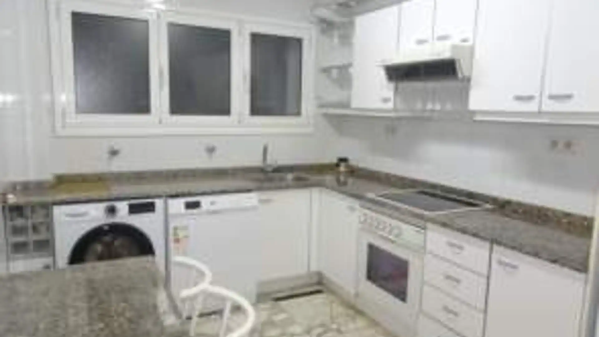 Cuina de Pis de lloguer en Gijón  amb Calefacció, Parquet i Moblat