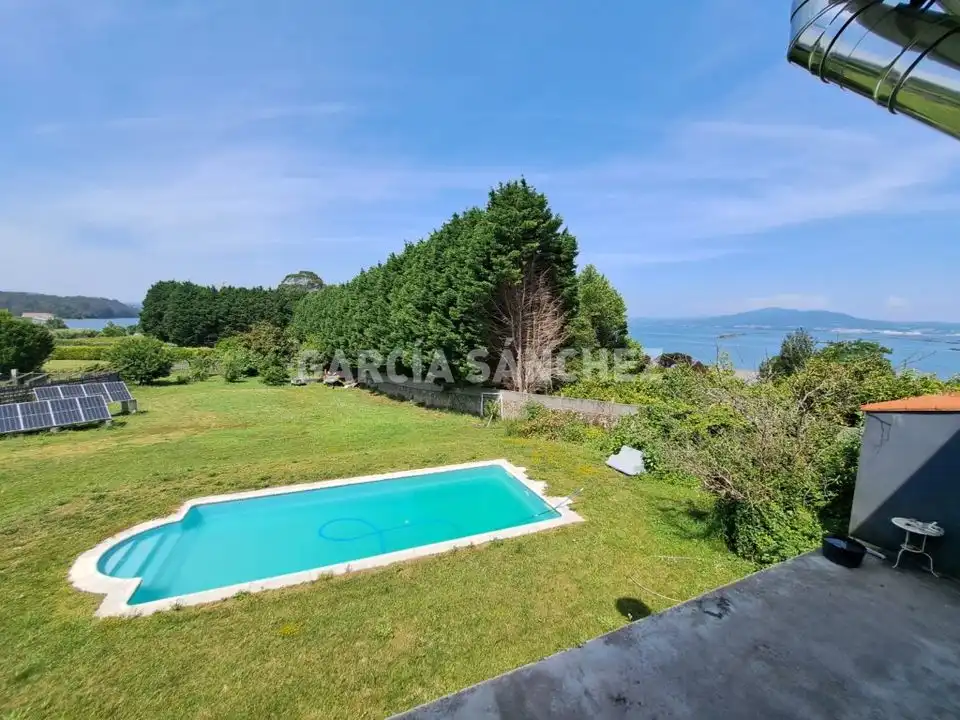 Houses for sale in Boiro  with Furnished