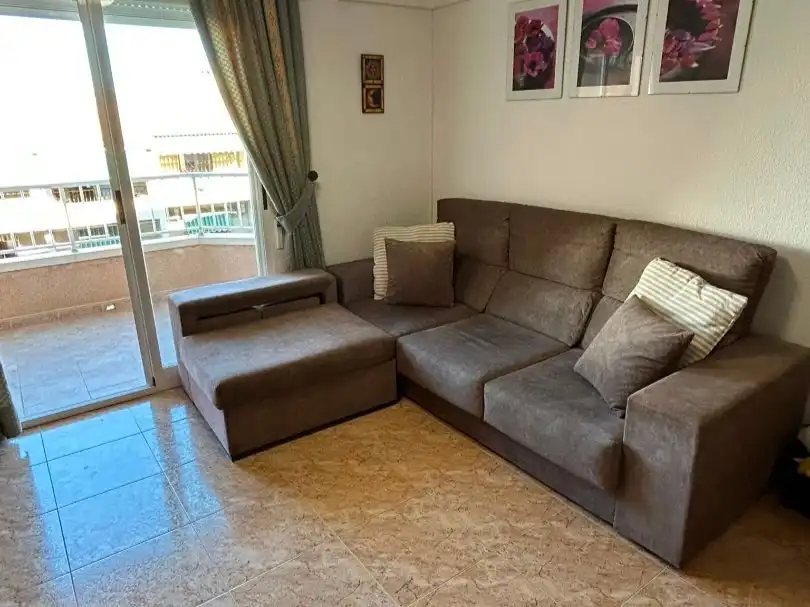 Sala d'estar de Pis de lloguer en Guardamar del Segura amb Aire condicionat, Calefacció i Terrassa