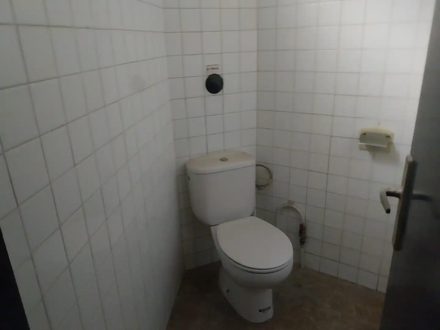 Badezimmer von Fabrikhallen zum Verkauf in Matadepera