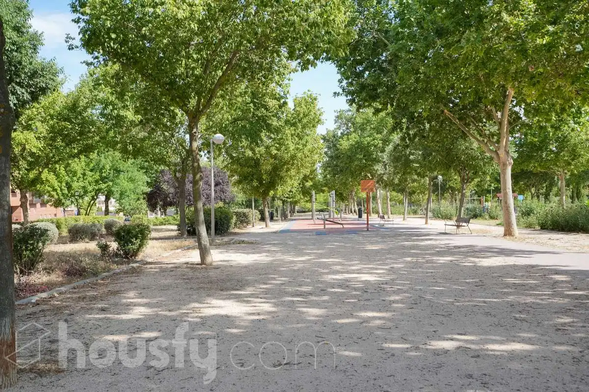 Vista exterior de Pis en venda en Madrid amb Aire condicionat, Calefacció i Jardí privat