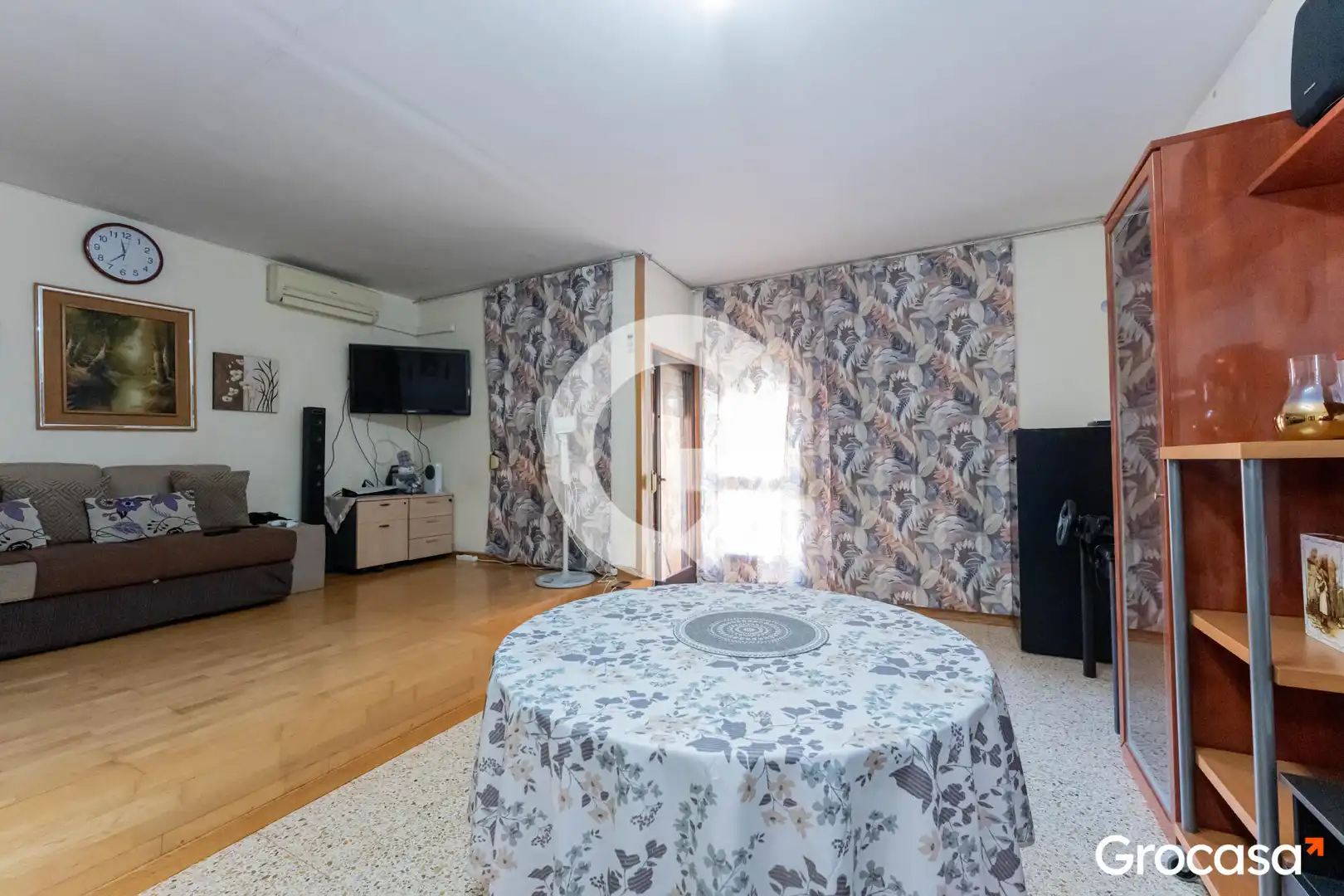 Living room of Flat for sale in Cornellà de Llobregat  with Air Conditioner, Storage room and Oven